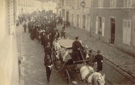 Cortège funèbre de Suzanne Bernard (carte-photo Rameau)