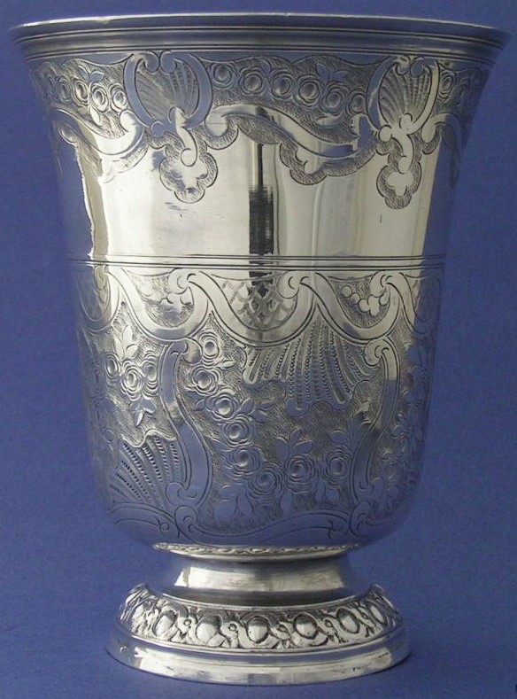 Jean Hugo: Timbale tulipe d'argent (vers 1768)