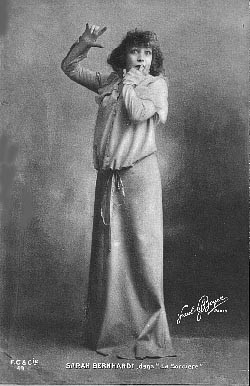 Louis Boyer: Sarah Bernhardt dans "La Sorcière" (carte postale, 1903)