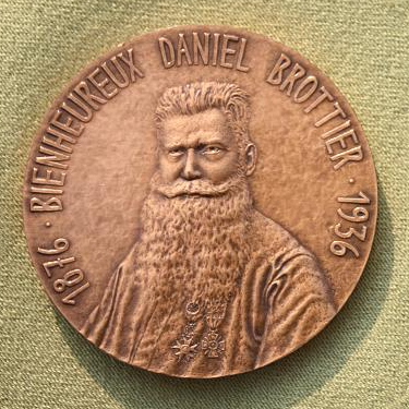 Gaëtan Ader: Bienheureux Daniel Brottier (médaille, © 1987)
