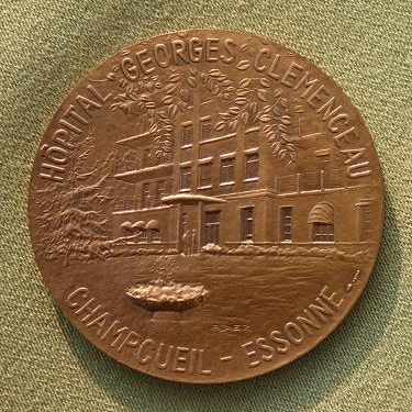 Gaëtan Ader: Hôpital Georges Clémenceau de Champcueil (médaille, © 1989)