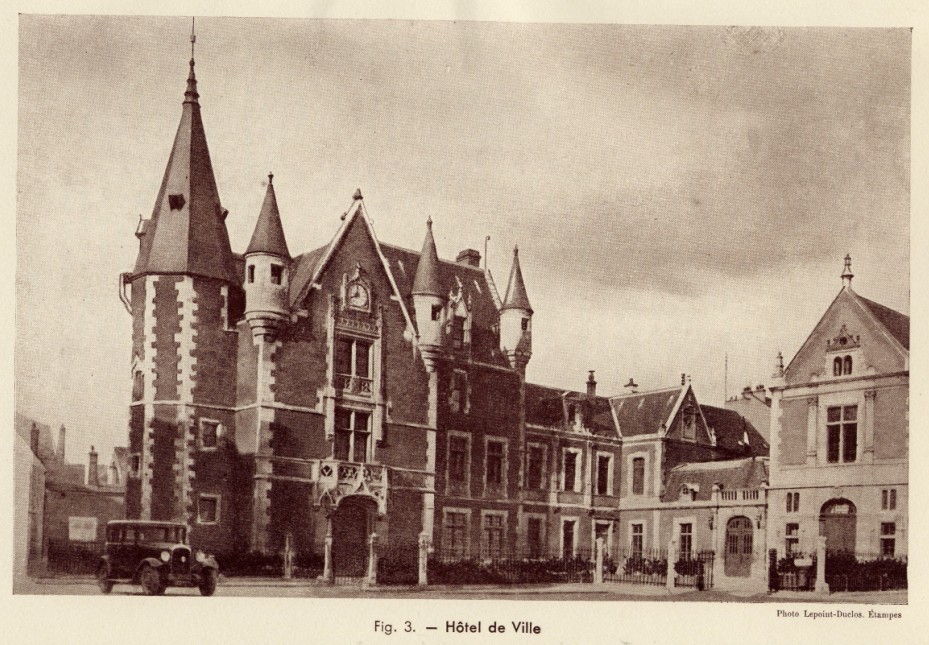 Fig. 3. Hôtel de Ville. Photo Lepoint-Duclos, Etampes