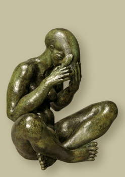 Yeva: Femme à la brosse  (bronze, 57 X 51 X 33 cm)