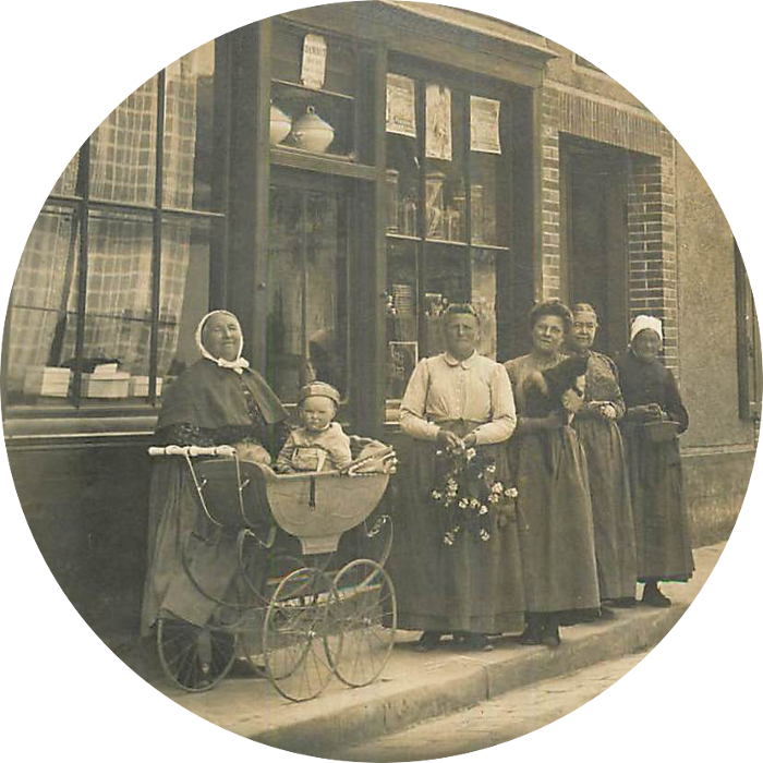 L'épicerie-mercerie Petit à Bouray en 1911