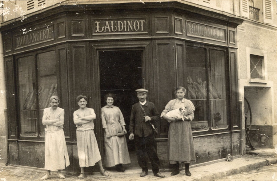 Augustin Laudinot et son personnel