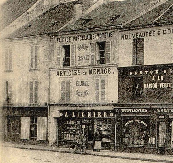 La boutique d'Adrien Lignier place Notre-Dame à Etampes vers 1911 (cliché Eugène Rameau)