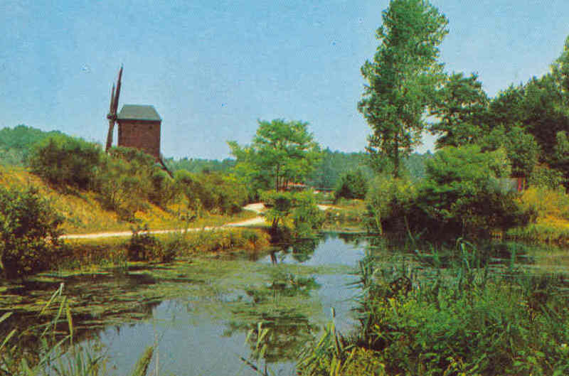 Moulin de Jonville à la Base de loisirs d'Etampes vers 1980