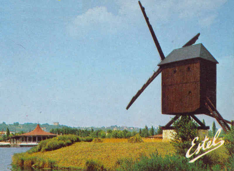 Moulin de Jonville à la Base de loisirs d'Etampes vers 1980