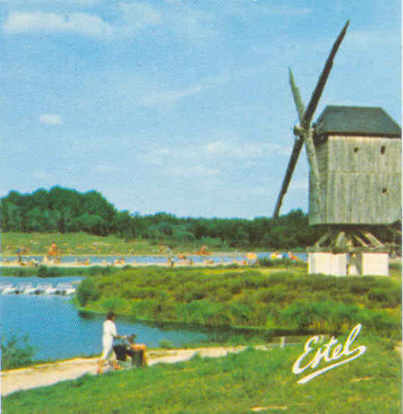 Moulin de Jonville à la Base de loisirs d'Etampes vers 1980