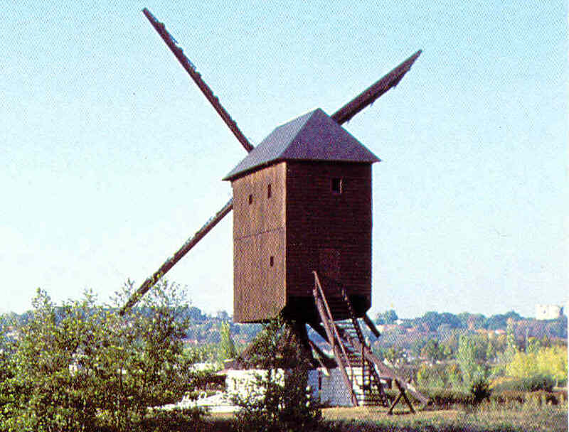 Moulin de Jonville à la Base de loisirs d'Etampes vers 1980