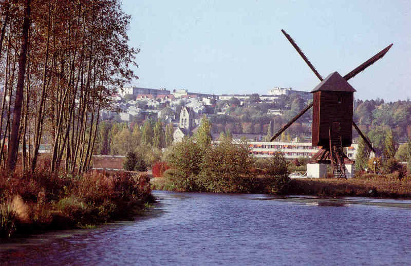 Moulin de Jonville à la Base de loisirs d'Etampes vers 1980