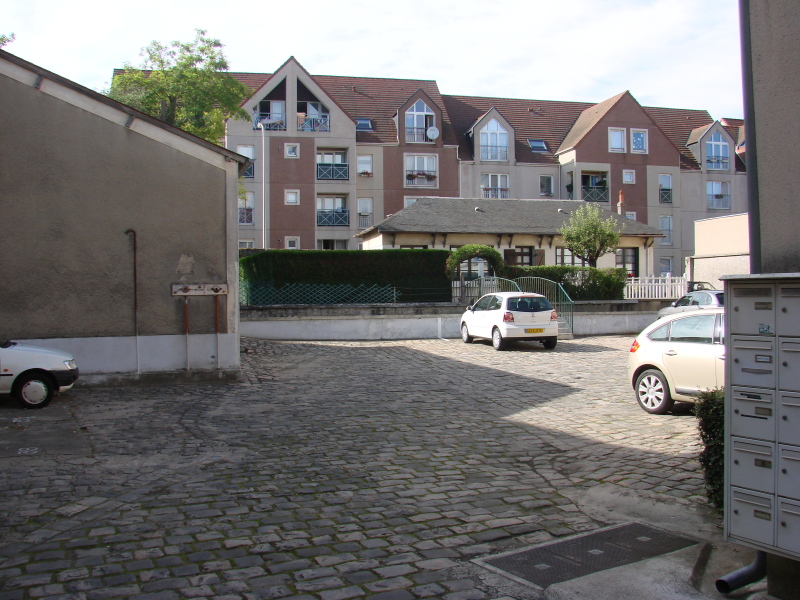 La cour du moulin d'En-Haut en 2007 (cliché B. G.)