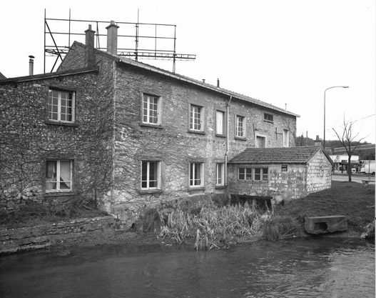 Le moulin des Fontaines vers 1989 (cliché Vialles pour l'Inventaire général, coté c. inv. Vialles 89.91.121X)