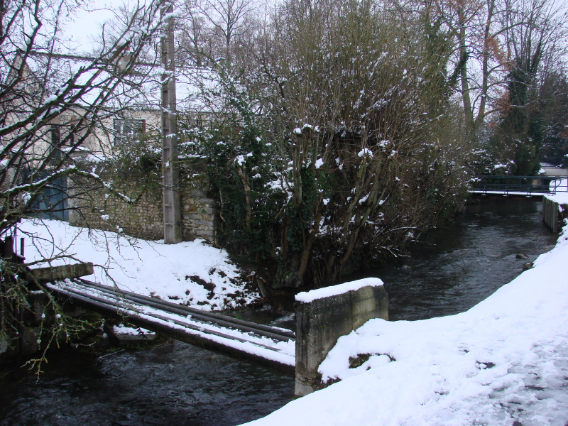 Emplacement probable de l'ancien moulin des Grès, entre la rue dres Grais et l'impasse du moulin-Fouleret (cliché Bernard Gineste, 2010)