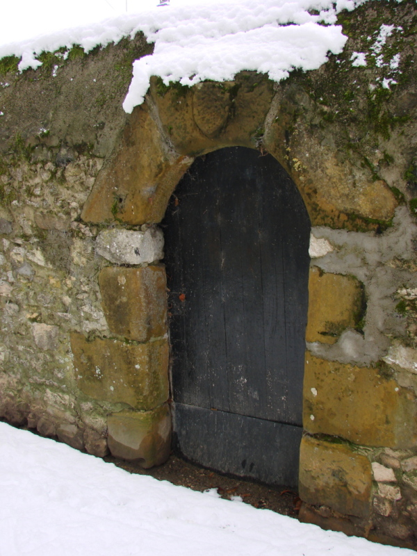 Ancienne porte armoiriée dépendant du n°5 de la rue des Grès