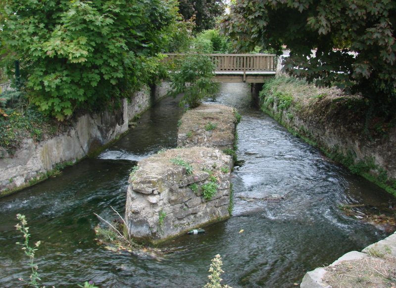 Ruines du moulin en 2009 (cliché Bernard Gineste)