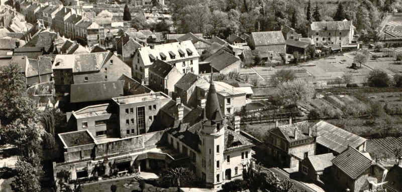 Les deux moulins Branleux en 1959 (cliché aérien Lapie)