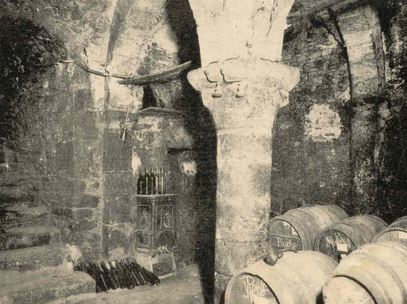 Cave du Caf&eacute; de l'H&ocirc;tel-de-Ville &agrave; Etampes vers 1902 (cartes postales Louis-Didier des Gachons n&deg;309)
