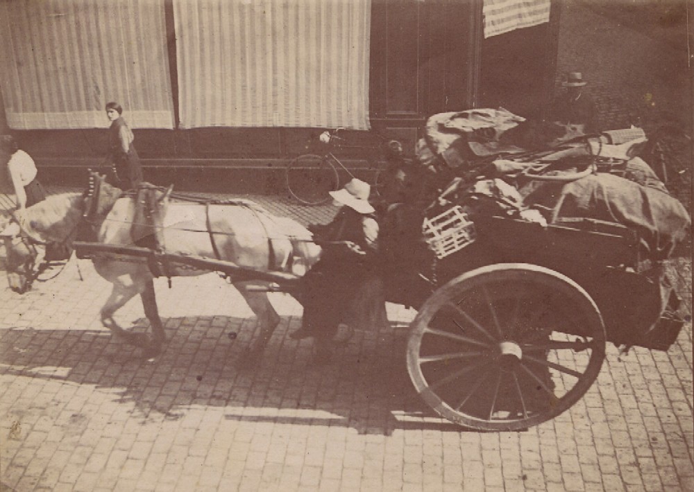 Exode des gens du Nord (photographie prise aux Quatre-Coins à Etampes en 1914)