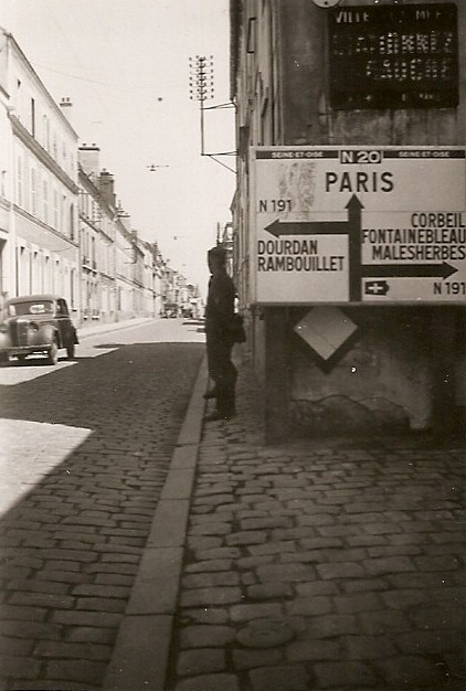 Photo de soldats allemands, face au 37 rue Louis-Moreau (entre 1940 et 1944)