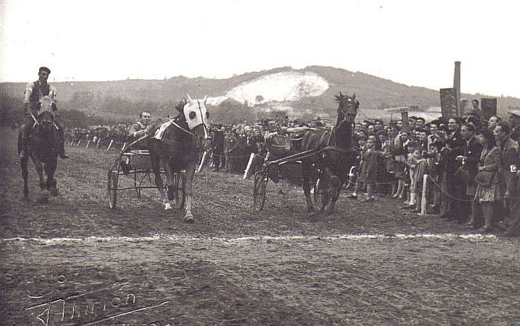 Une course de chevaux à Etampes le 10 septembre 1945