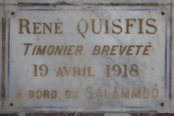 Plaque de René Quisfis au mémorial de l'église Notre-Dame d'Etampes (1921)