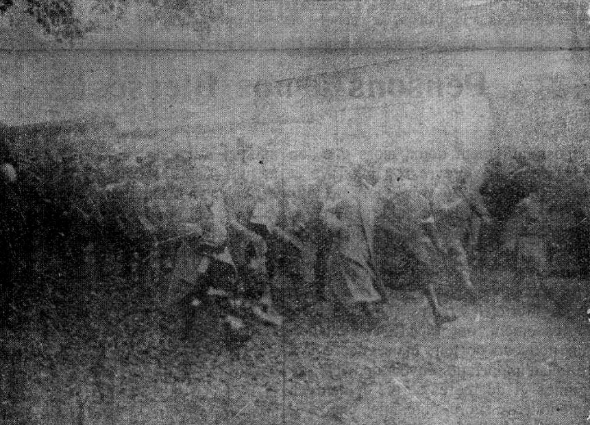 Arrivée des prisonniers le 8 novembre 1915 (clichés Baleynaud, Abeille d'Etampes du 13 novembre)