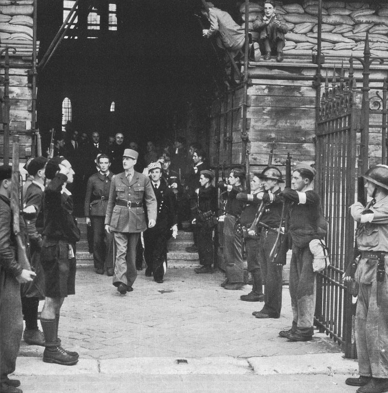 De Gaulle à Chartres après le Te Deum (21 août 1944)