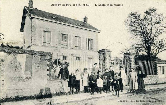 La mairie d'Ormoy-la-Rivière (cliché d'Eugène Rameau)