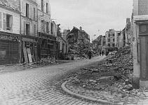 Rue Saint-Jacques après le bombardement du 10 juin 1944