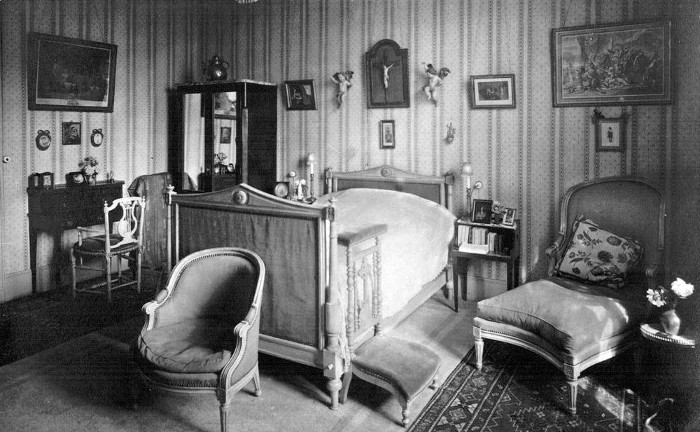 L'intérieur du château du Petit-Saint-Mars vers 1925