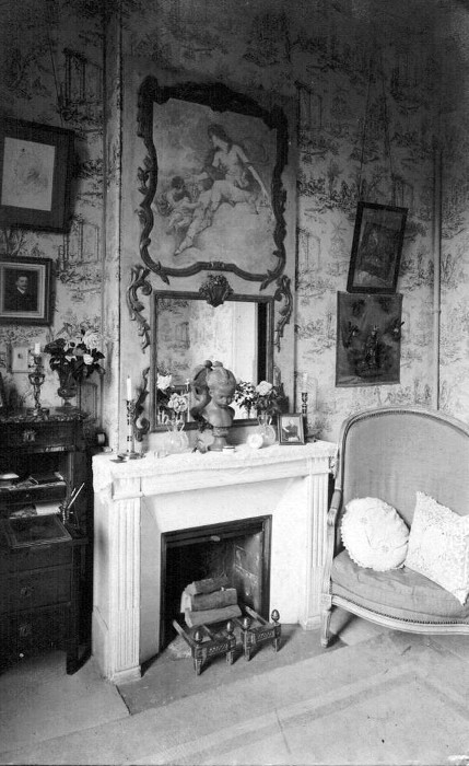 L'intérieur du château du Petit-Saint-Mars vers 1925