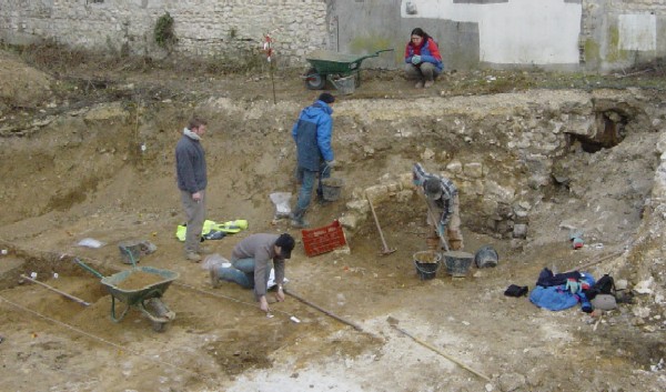 2 mars 2005: Chantier de fouille de l'Hôtel-Dieu d'Etampes