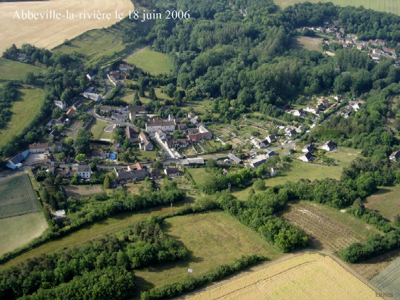 Vue aérienne d'Abbeville-la-Rivière n°1 (cliché de 2006)