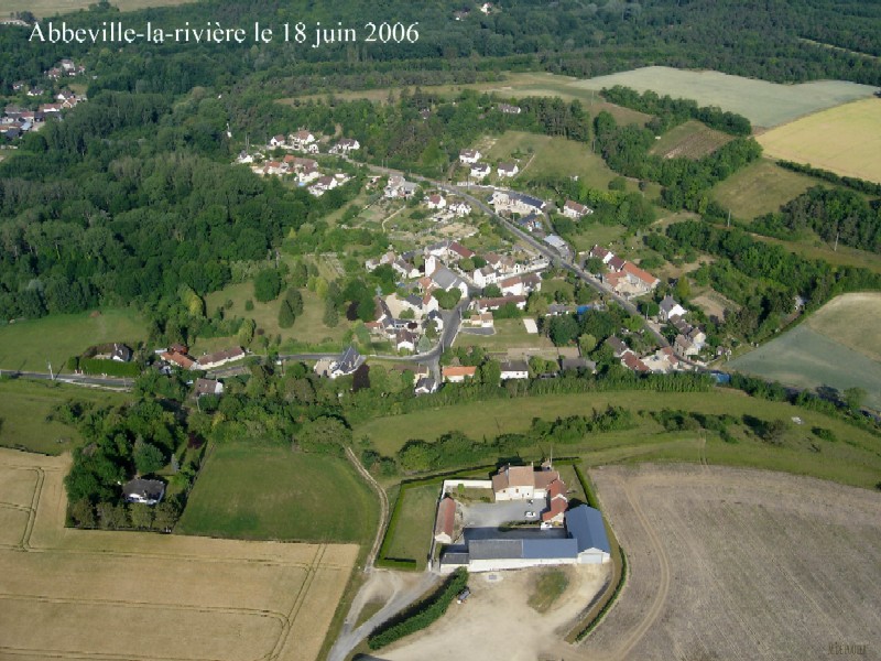 Vue aérienne d'Abbeville-la-Rivière n°2 (cliché de 2006)