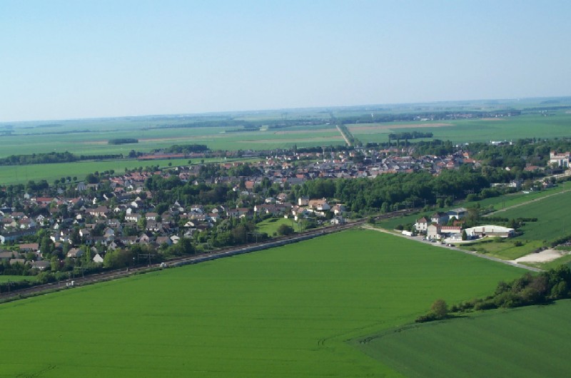 Vue aérienne d'Angerville (cliché de 2006)