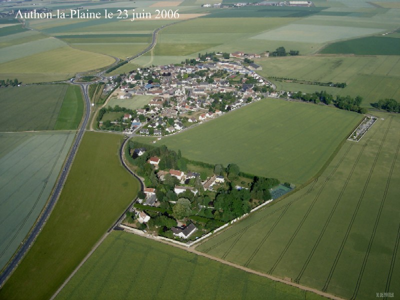 Authon-la-Plaine vu du ciel (© Michel de Pooter 2006)