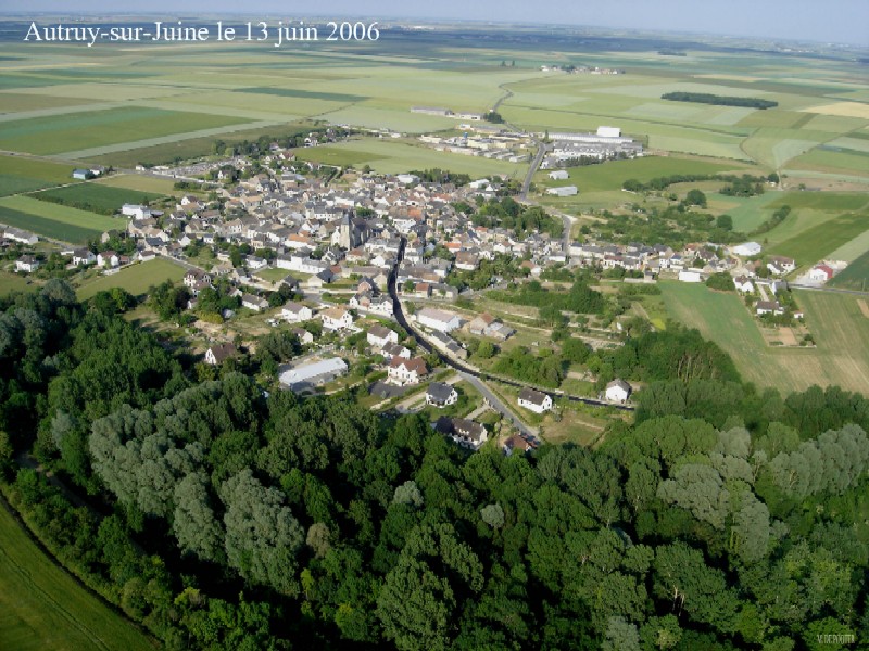 Vue aérienne d'Autruy-sur-Juine n°2 (cliché de 2006)