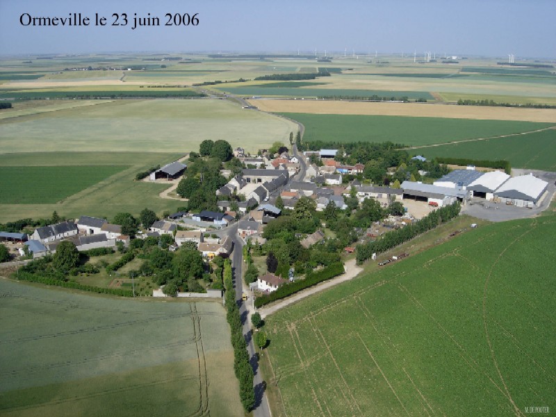 Vue aérienne d'Ormeville, hameau de Baudreville (cliché de 2006)