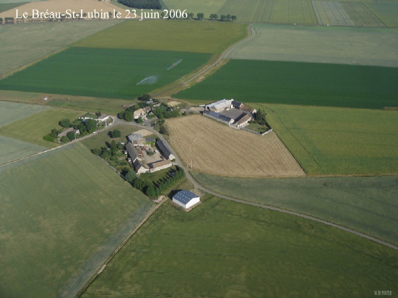 Vue aérienne du Bréau-Saint-Lubin (cliché de 2006)