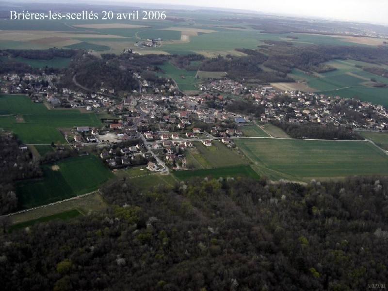 Vue aérienne de Brières-les-Scellés (cliché de 2006)