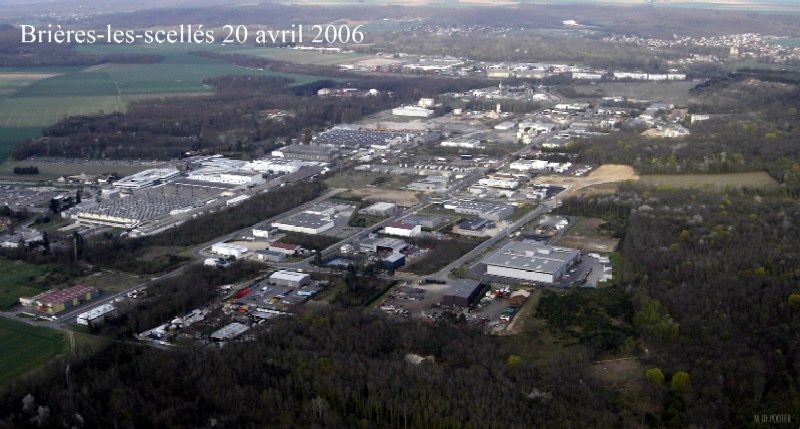 Vue aérienne de Brières-les-Scellés (cliché de 2006)