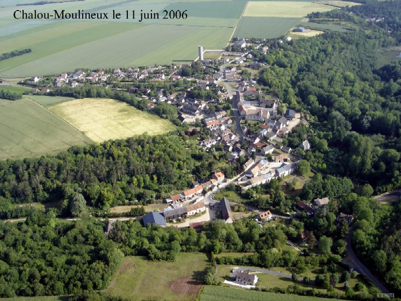 Vue aérienne de Chalou-Moulineux (cliché de 2006)