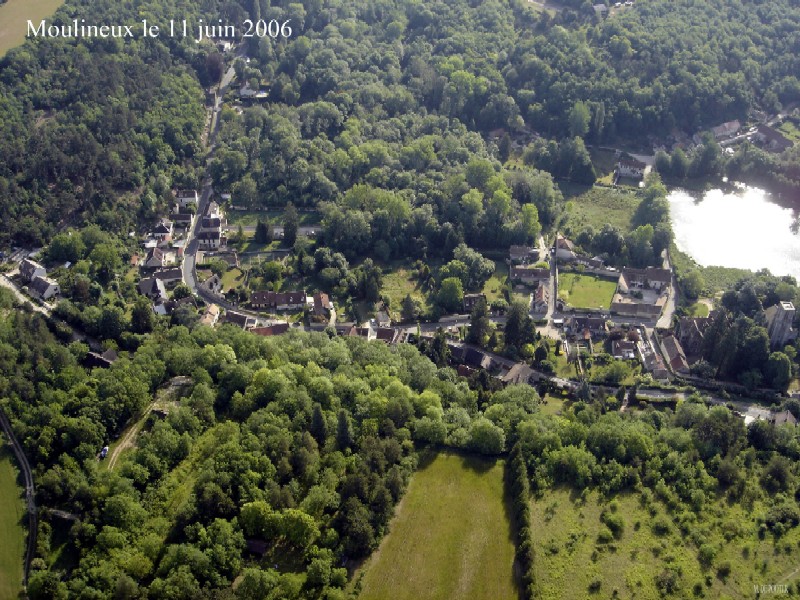 Vue aérienne de Moulineux (Chalou-Moulineux, cliché de 2006)