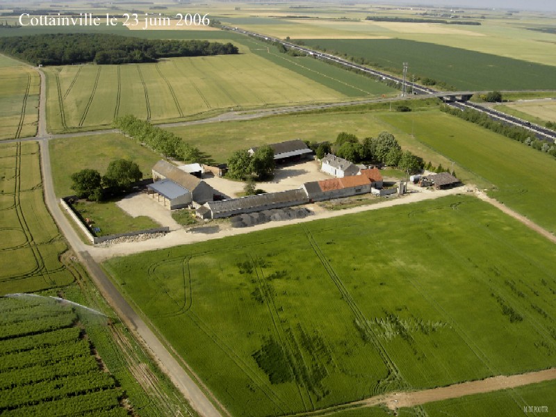 Vue aérienne de Cottainville, écart de Châtenay (cliché de 2006)