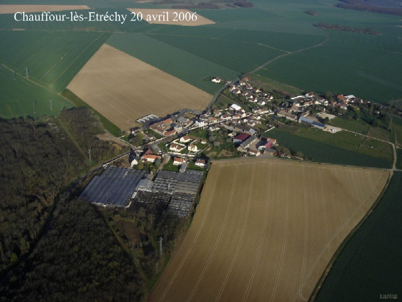 Vue aérienne de Chauffour-lès-Etréchy (cliché de 2006)