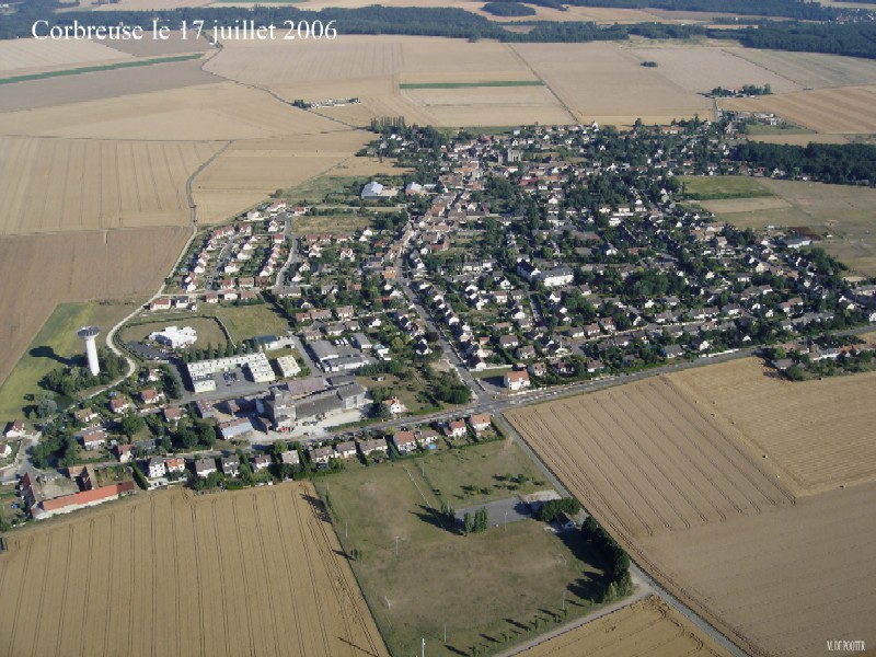 Vue aérienne de Corbreuse (cliché de 2006)