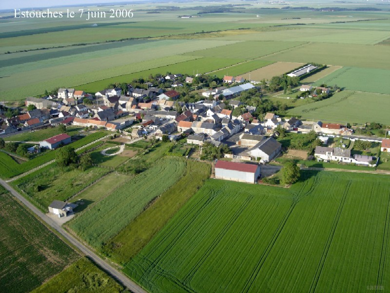 Vue aérienne d'Estouches (cliché de 2006)