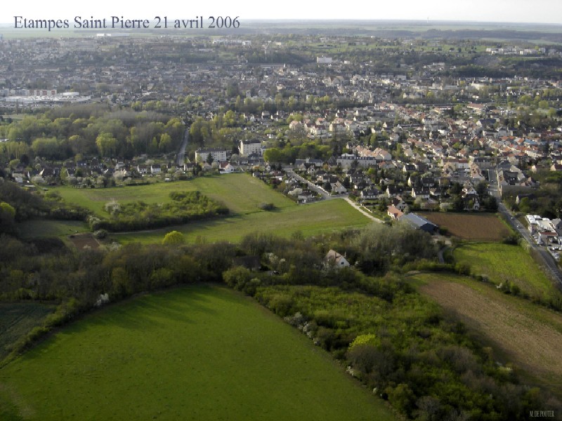 Vue aérienne de Saint-Pierre d'Etampes n°2 (cliché de 2006)