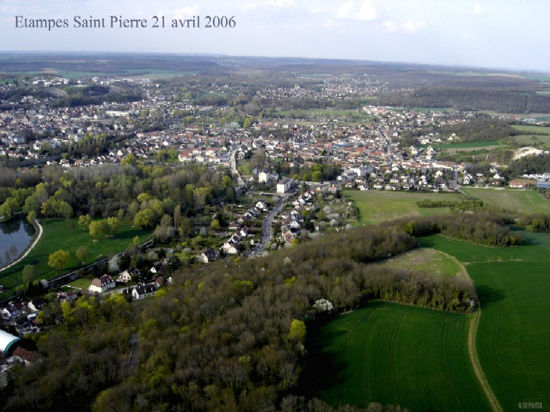 Vue aérienne de Saint-Pierre d'Etampes n°1 (cliché de 2006)